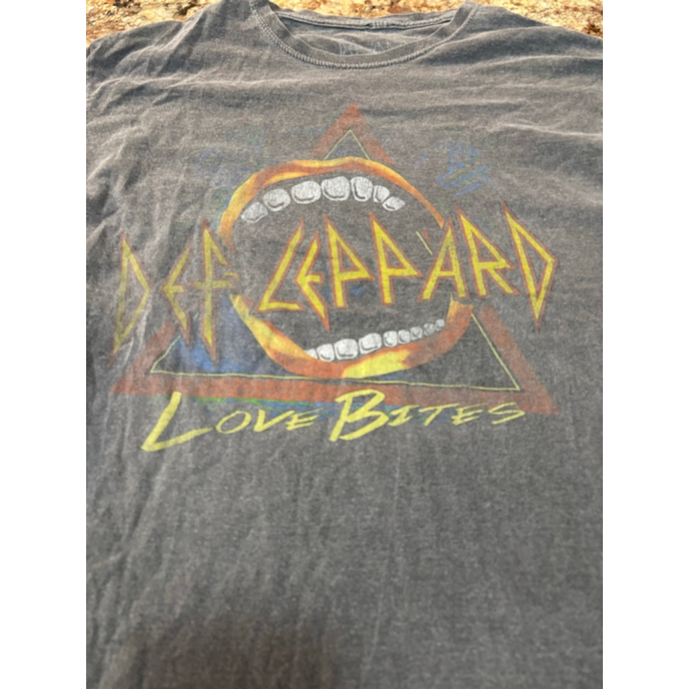 Def Leppard “Love Bites” Band Tee - Picture 2 of 4